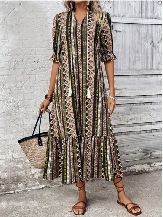 Damen Maxikleid mit grafischem Muster und detailreichen Volants EB