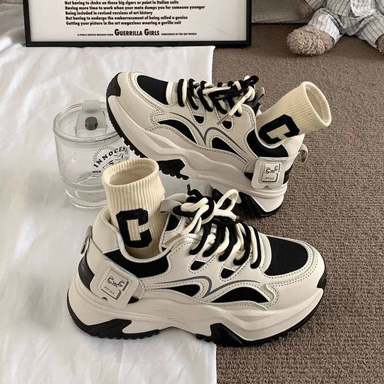 Damen Sportliche Chunky Sneakers mit komfortabler Fütterung und modischem Detail EB
