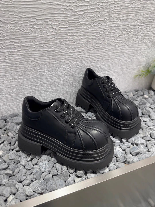 Damen Chunky Sneaker mit robustem Profil und stylischer Nahtdetails EB