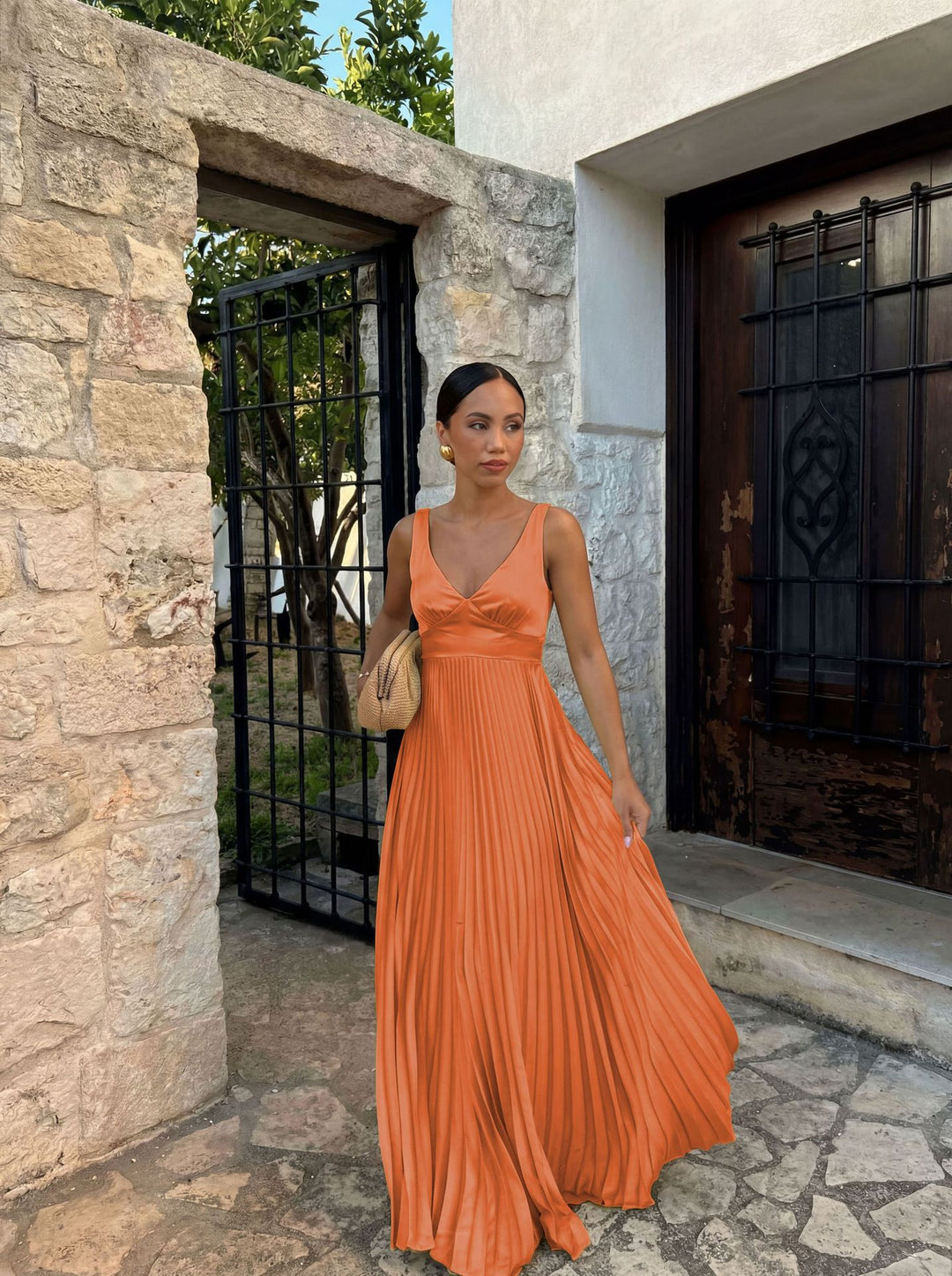 Damen Plisseekleid mit tiefem V-Ausschnitt und eleganter Silhouette EB