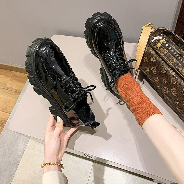 Damen Plateau-Schnürschuhe mit glanzvollem Obermaterial und komfortabler Sohle EB