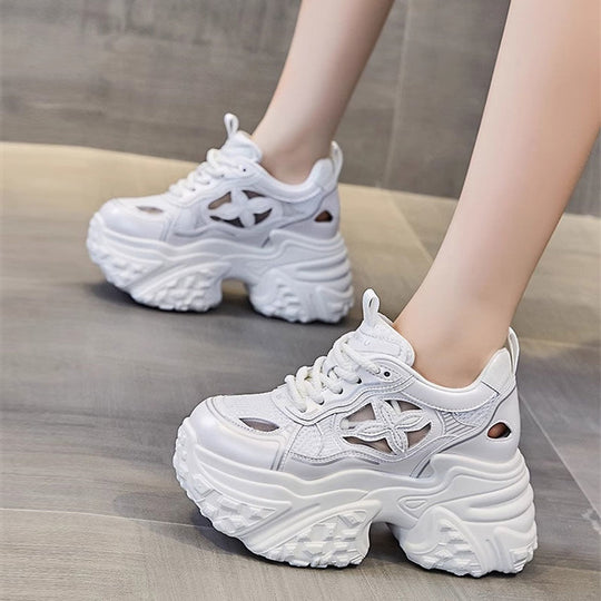 Damen Sportliche Plateau-Sneaker mit innovativem Oberflächen-Design EB
