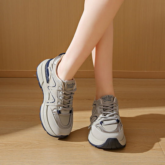 Damen Sportliche Sneaker mit verstärktem Profil und dämpfender Sohle EB