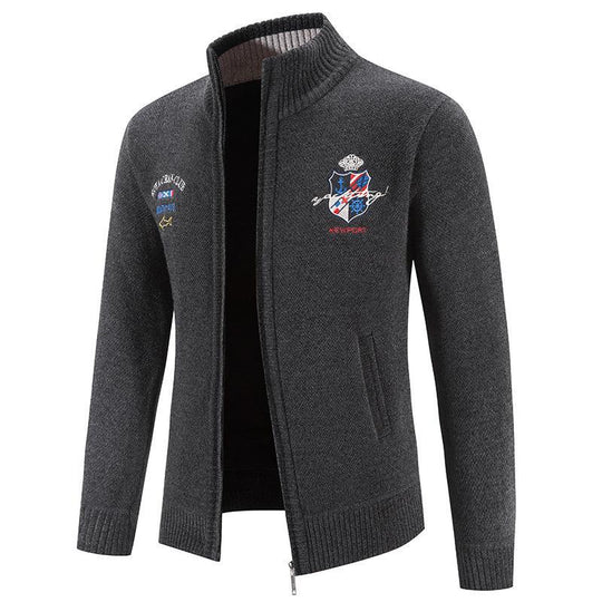 Herren modische Strickjacke mit hohem Kragen und detailreicher Stickerei EB
