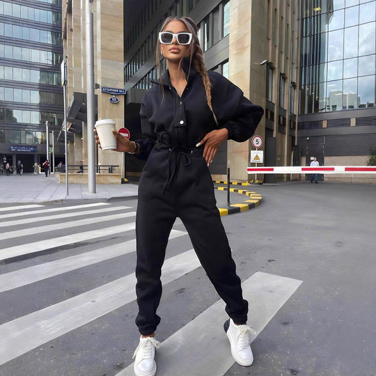 Damen taillierter Velours-Jumpsuit mit Tunnelzug Stehkragen und elastischen Bündchen Eichborn Berlin