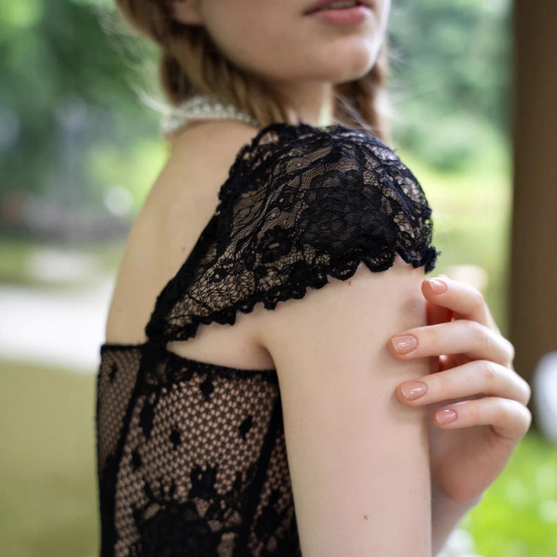 Damen Spitzenkleid mit verspielten Rüschendetails und transparentem Design EB