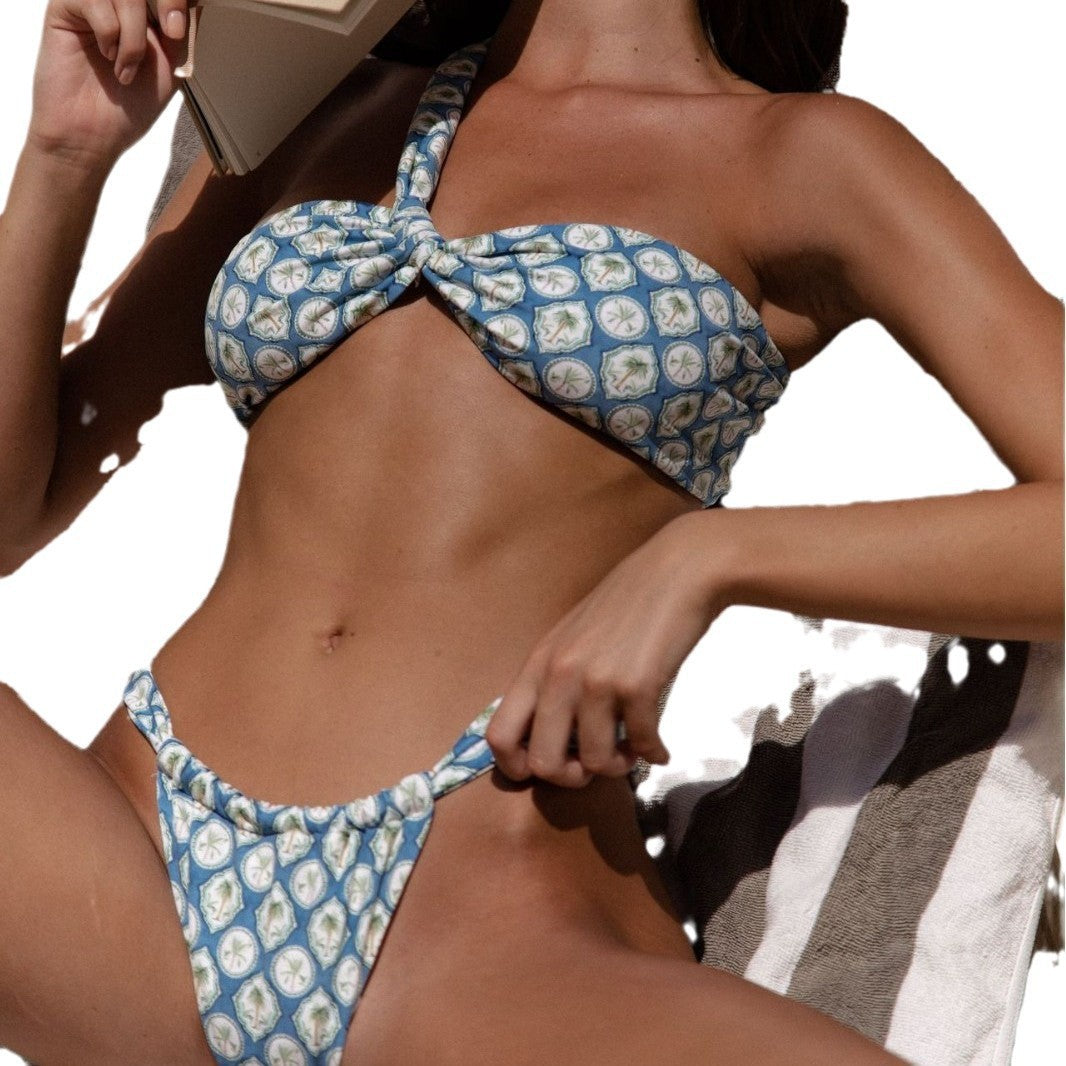 Damen Bandeau-Bikini mit asymmetrischen Trägern und modischen Wickeldetails EB