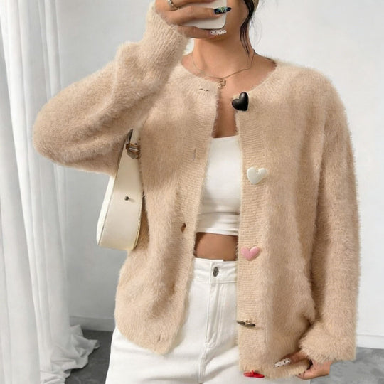 Damen Kuscheliger Flausch-Cardigan mit bunten Herzknöpfen und kastiger Silhouette EB