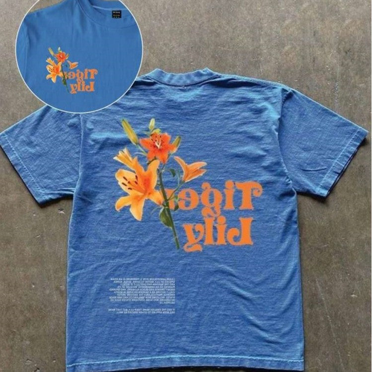 Damen T-Shirt mit künstlerischem floralem Druck und verspieltem Schriftzug EB
