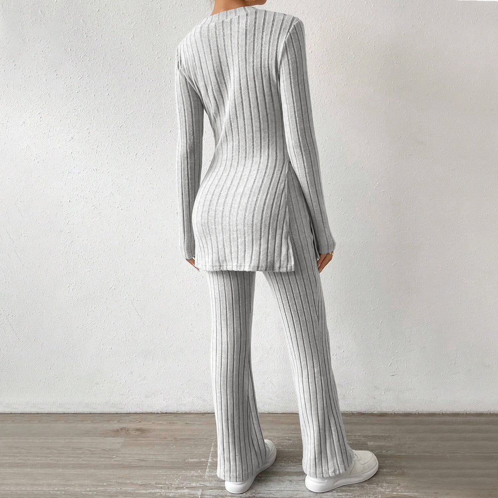 Damen geripptes Feinstrick-Lounge-Set mit seitlicher Saumschlitzen, figurbetontem Longsleeve und weitem Highwaist-Hose Eichborn Berlin