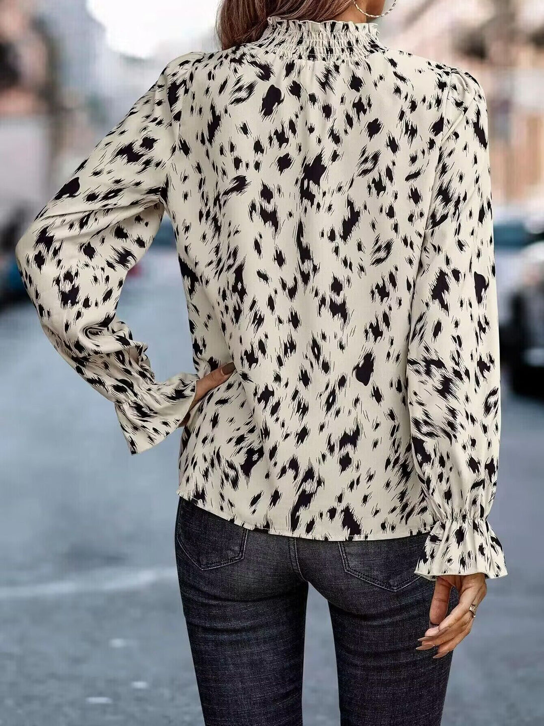 Damen elegante Bluse mit Rüschenabschluss und asymmetrischem Muster EB