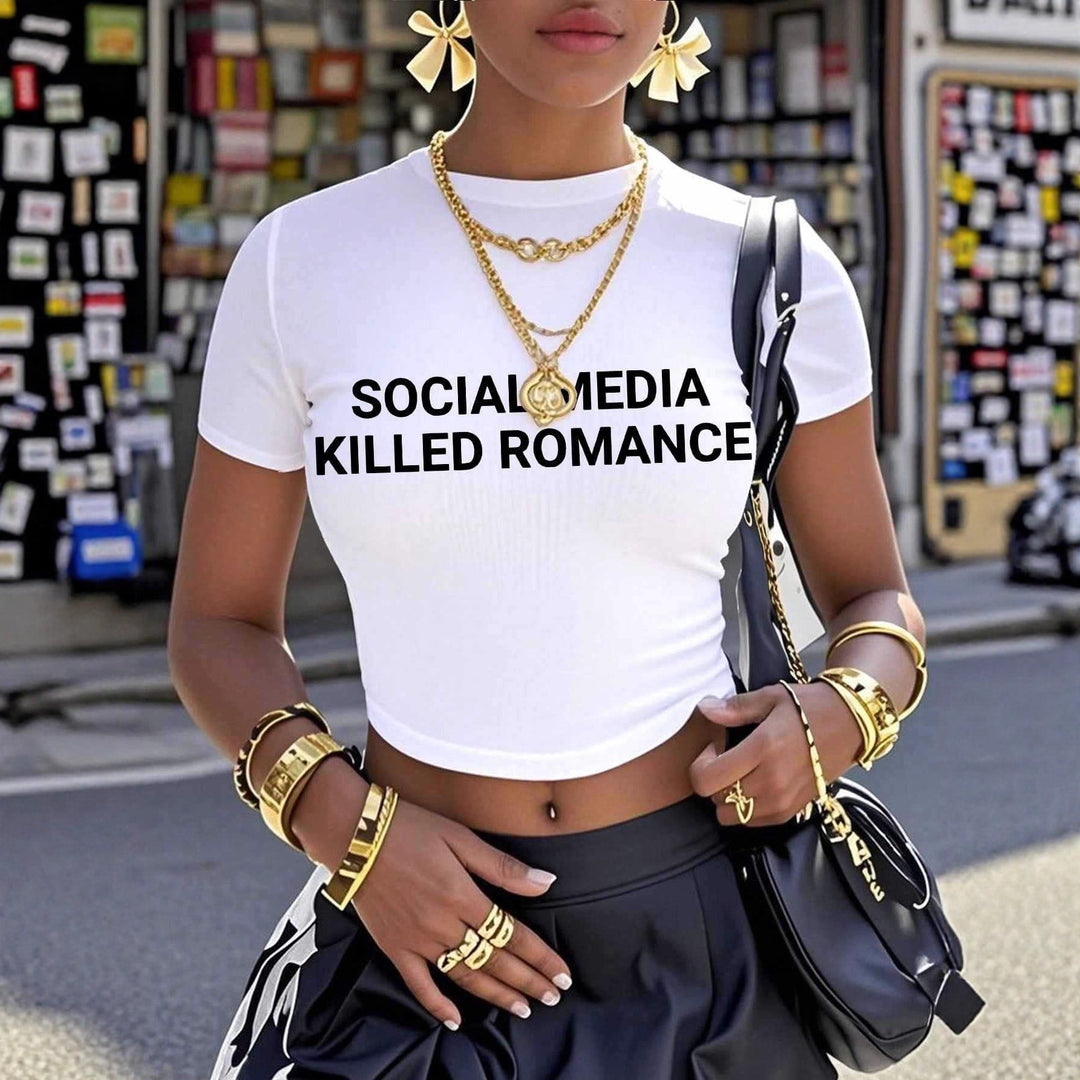 Damen Crop-T-Shirt mit kreativem Statementdruck und figurbetontem Schnitt EB