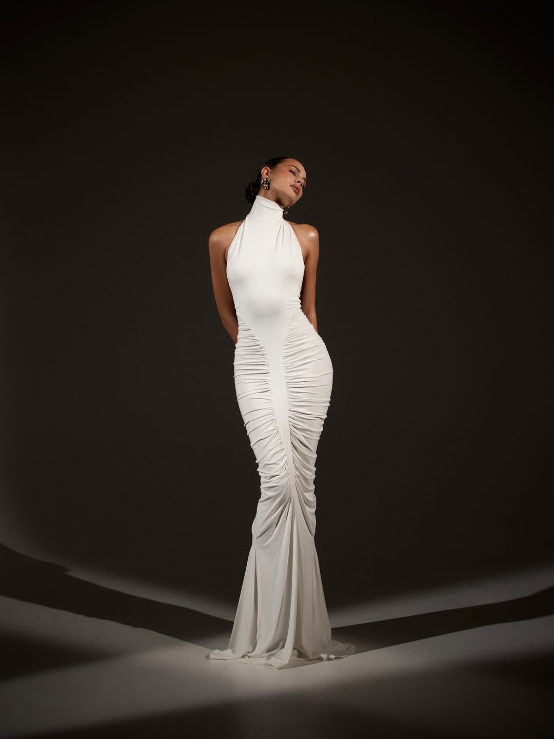 Damen Elegantes Leopardenmuster Maxikleid mit hohen Kragen und raffinierten Schnitten EB