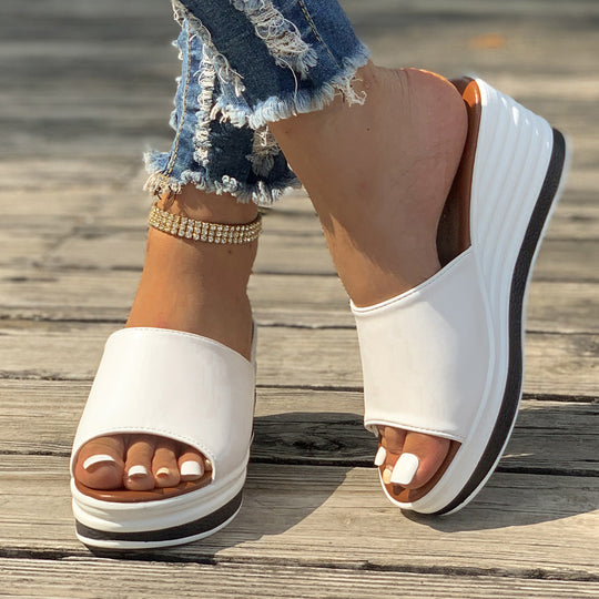 Damen Glamouröse Wedge-Pantoletten mit schimmerndem Obermaterial und bequemer Sohle EB