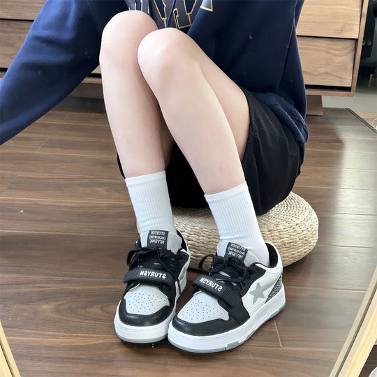 Damen Sneakers mit doppeltem Klettverschluss und atmungsaktiver Obermaterialstruktur EB