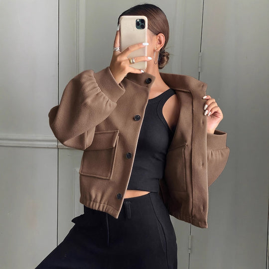 Damen Modische Kurzjacke mit Stehkragen und praktischen Taschen EB