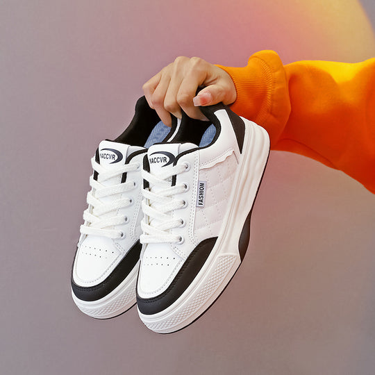 Damen Modische Sneakers mit rutschfestem Profil und dämpfendem Komfort EB