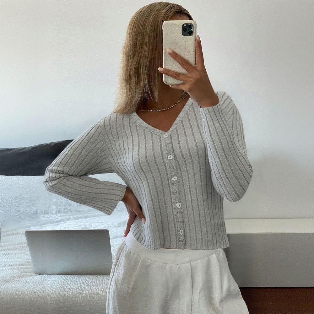 Damen gerippter taillierter V‑Ausschnitt Knopfcardigan Feinstrick Eichborn Berlin
