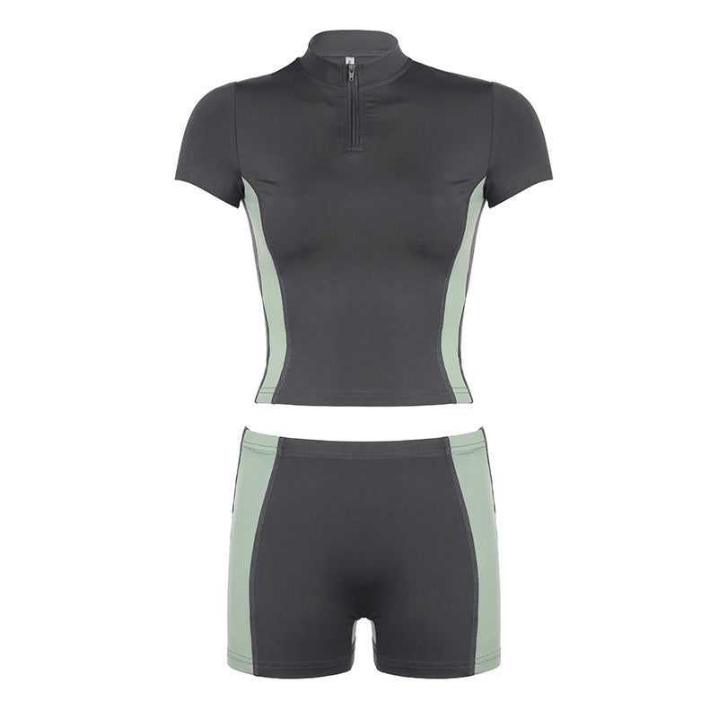Damen Sportliches Set mit kurzem Oberteil und enganliegenden Shorts EB