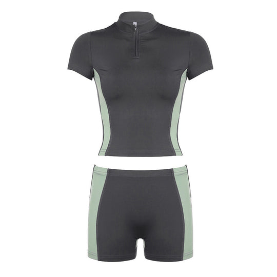Damen Sportliches Set mit kurzem Oberteil und enganliegenden Shorts EB
