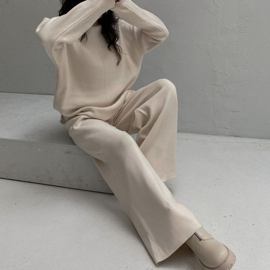 Damen Lässiges Strickensemble mit weitem Schnitt und hohem Kragen EB