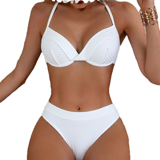 Damen Bikini mit femininem Schnitt und strukturierten Details EB