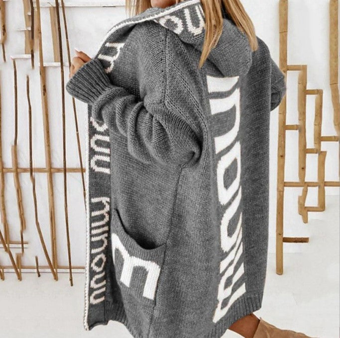 Damen Strickjacke mit logodruck und tiefen Taschen EB