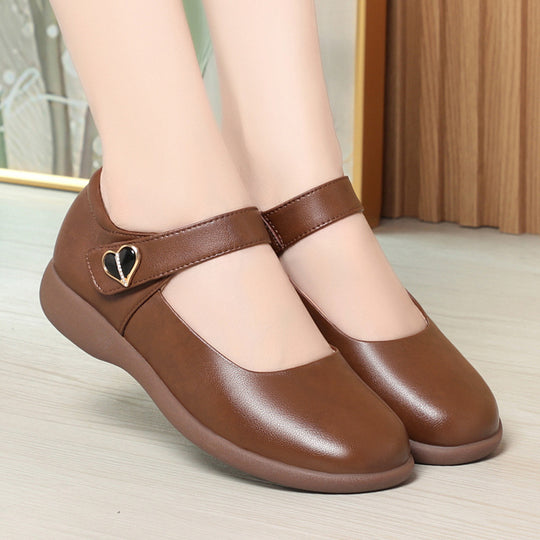 Damen Komfortable Mary Jane Ballerinas mit atmungsaktiven Perforationen und verstellbarem Riemen EB