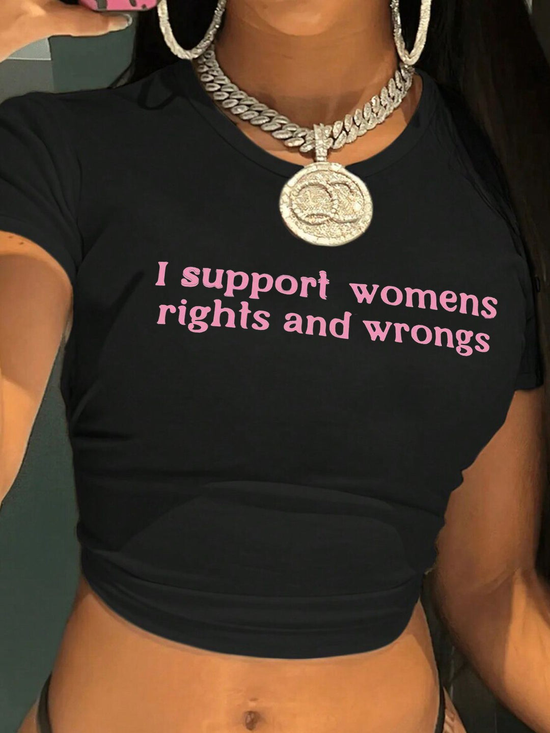 Damen Crop-T-Shirt mit kreativem Lippenmotiv und figurbetontem Schnitt EB