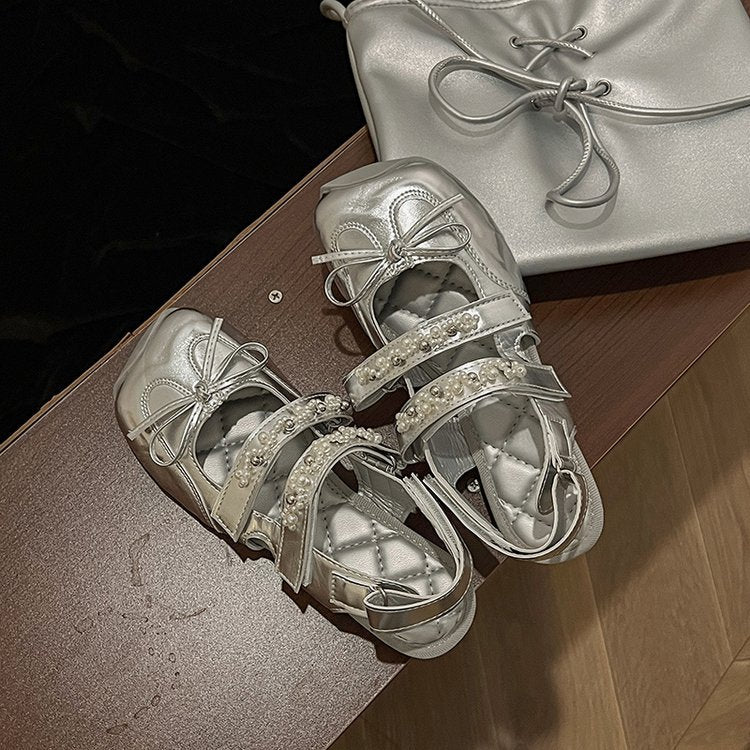 Damen elegante Ballerina-Schuhe mit glänzender Oberfläche und dekorativen Perlen EB