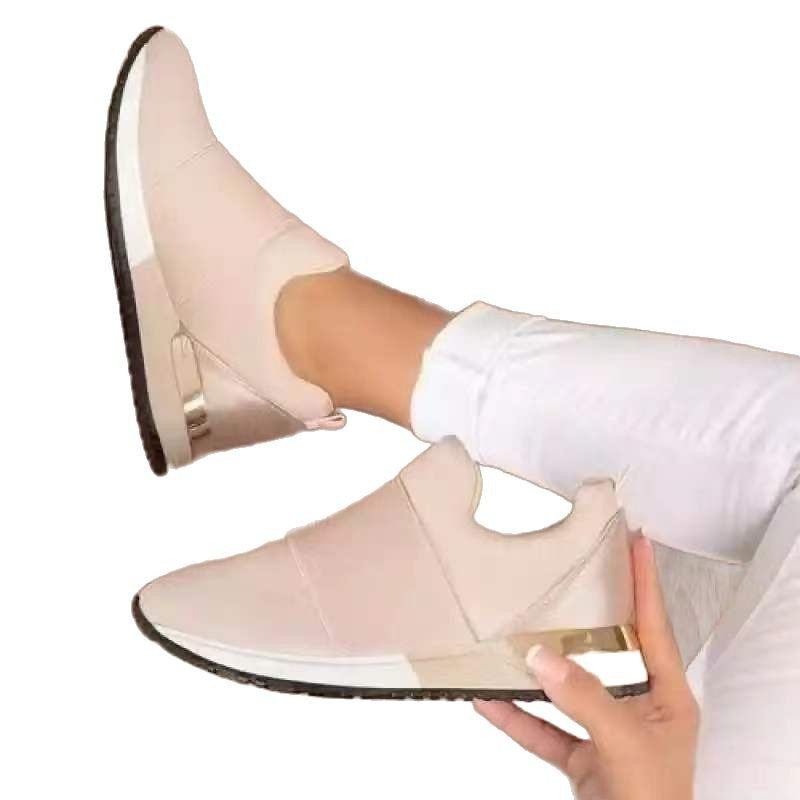 Damen Slip-On Sneakers mit atmungsaktiver Textilkonstruktion und modischem Metallic-Detail EB