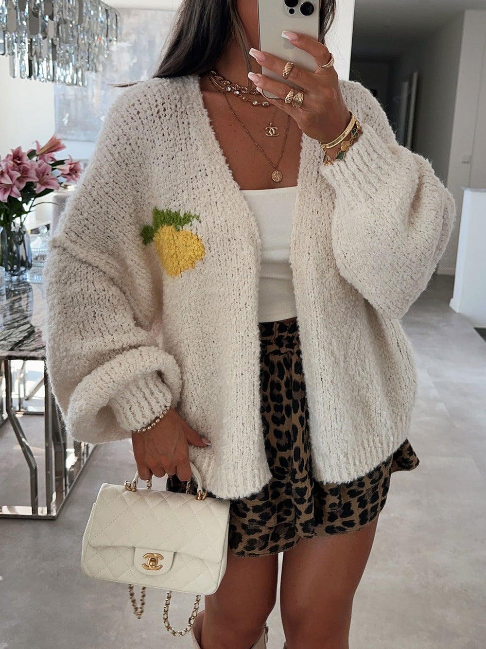 Damen Strickjacke mit fröhlichem Ananas-Motiv und oversized Schnitt EB