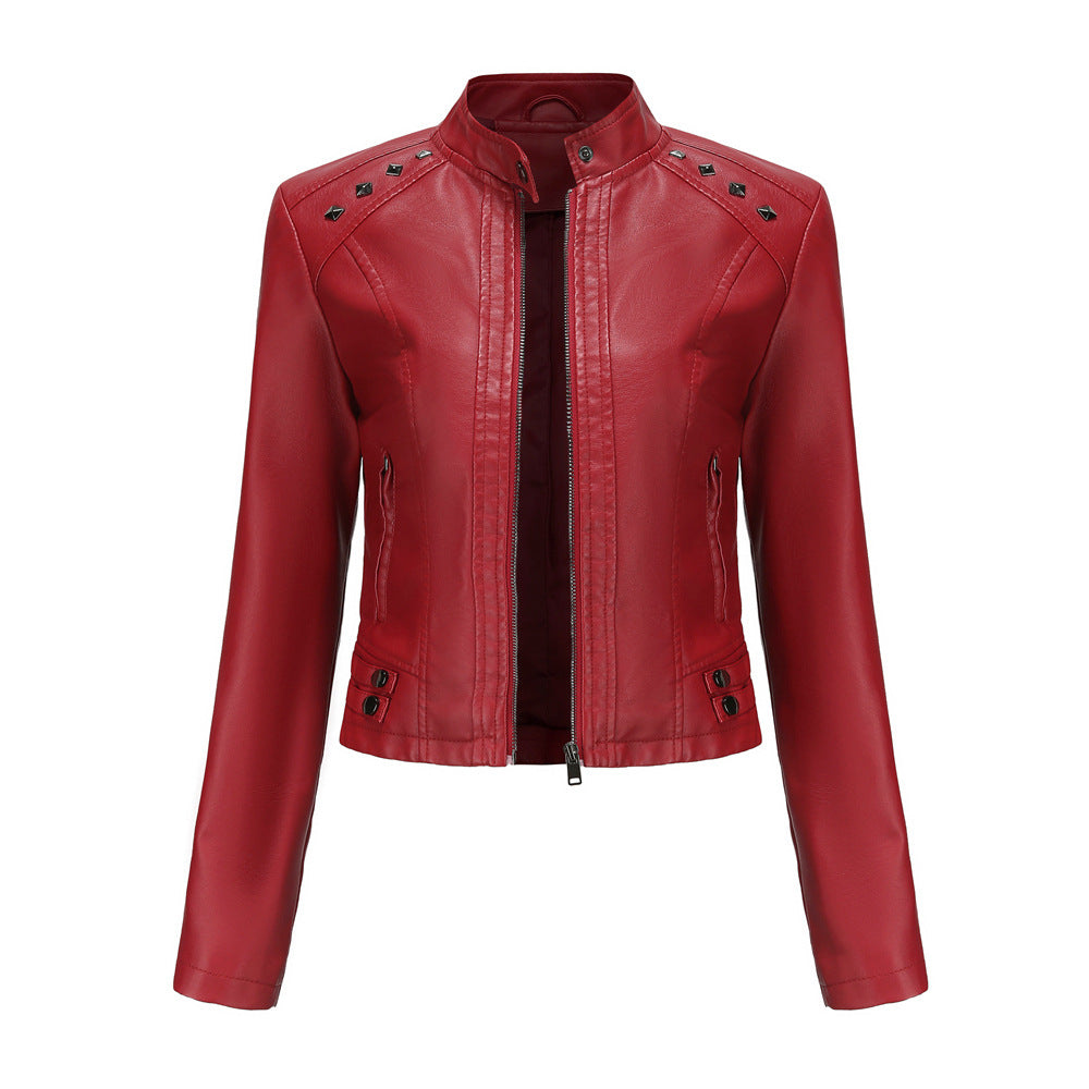 Damen nan kurze taillierte Kunstlederjacke mit Nietenbesatz und Stehkragen EB
