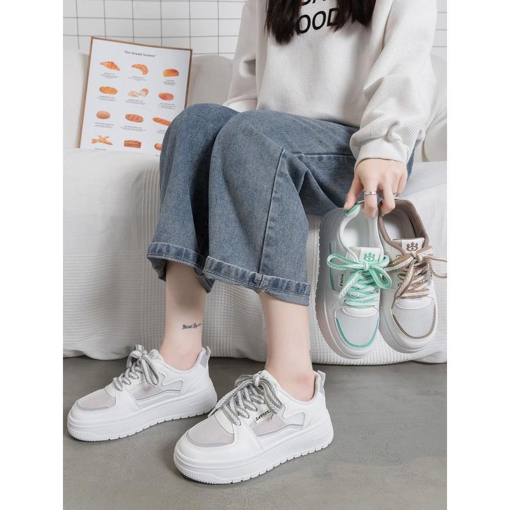 Damen Sportliche Sneakers mit luftiger Mesh-Oberfläche und dämpfender Sohle EB