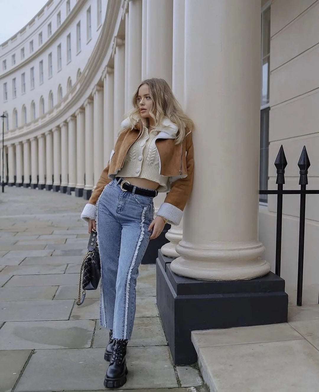 Damen cropped Kunstlederjacke mit kuscheligem Teddyfutter und praktischen Taschen EB
