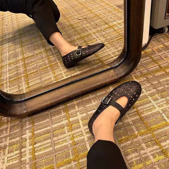 Damen Ballerinas mit perforiertem Design und verstellbarem Riemen EB
