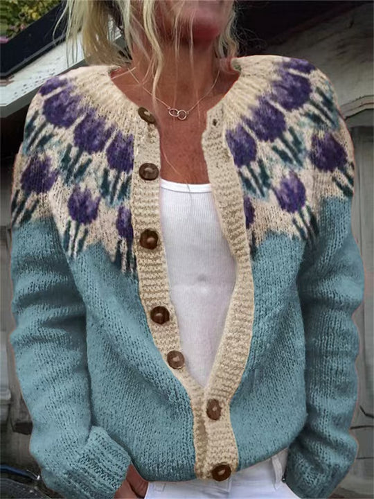 Damen nan gemusterte Strickjacke mit Rundpasse, Holzknöpfen und Eingrifftaschen EB