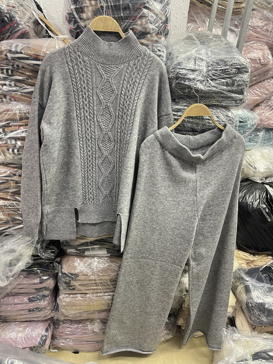 Damen eleganter Strickanzug mit hohem Kragen und farbenfrohem Muster EB