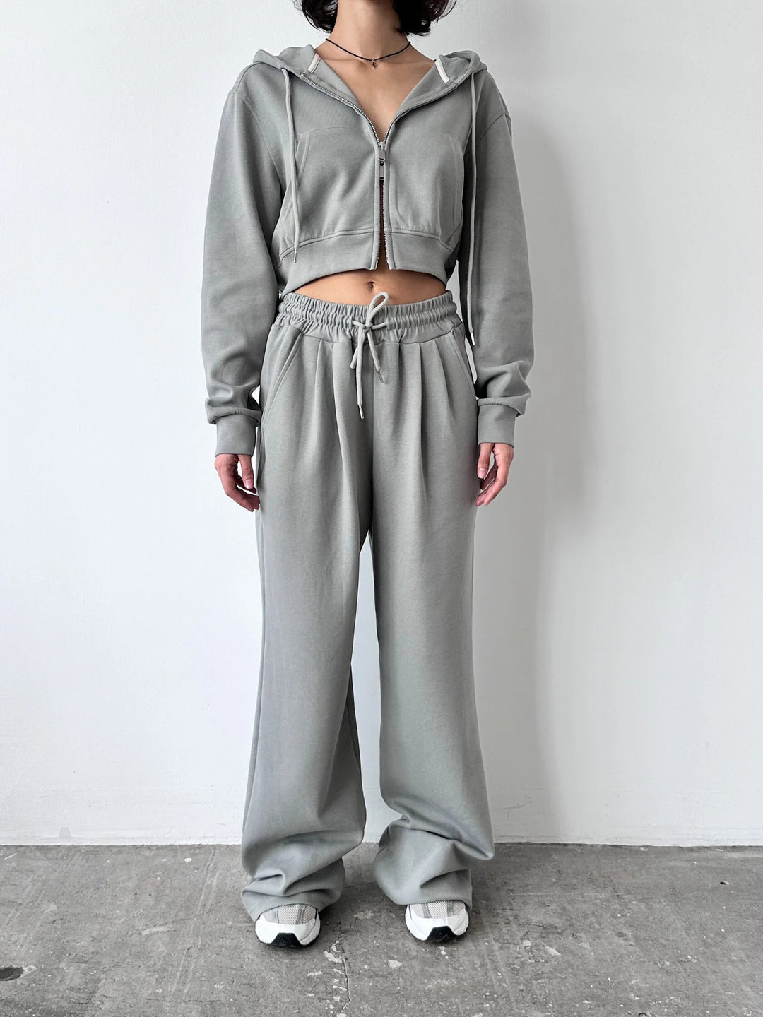 Damen kurzes Zip-Kapuzenjacken- und High-Waist Wide-Leg Jogginghose Set aus weichem French Terry EB
