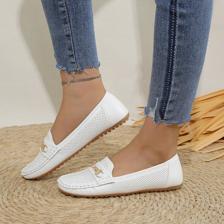 Damen Mokassins mit perforiertem Design und dekorativem Schnallenakzent EB