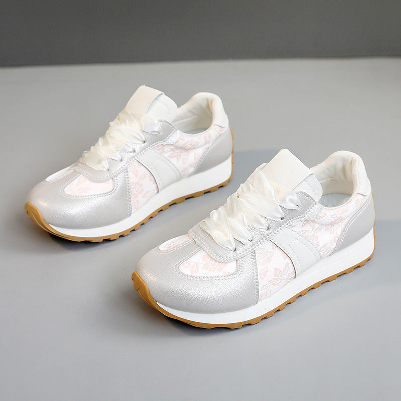 Damen sportliche Sneakers mit glänzenden Akzentdetails und atmungsaktiver Obermaterialstruktur EB
