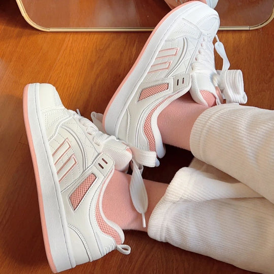 Damen Sportliche Sneakers mit praktischer Schnürung und atmungsaktiver Mesh-Oberfläche EB