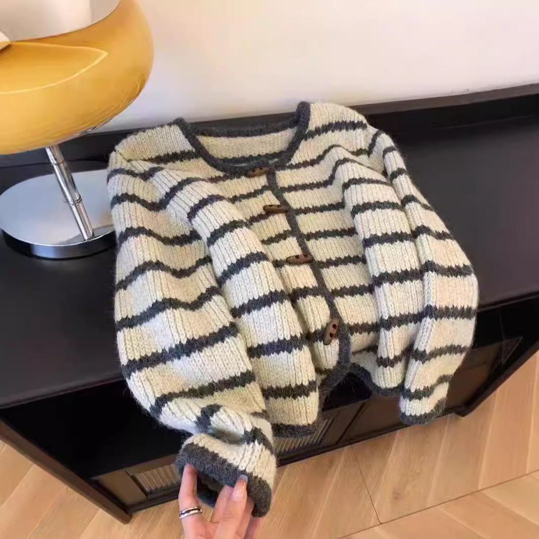 Damen Strickjacke im Boho-Stil mit Knopfleiste und breiten Ärmel EB