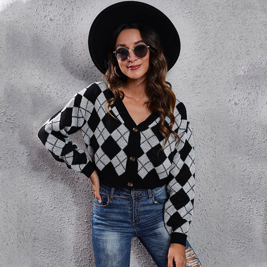 Damen Grobstrickjacke mit modernem Rautenmuster und Knopfdetails EB