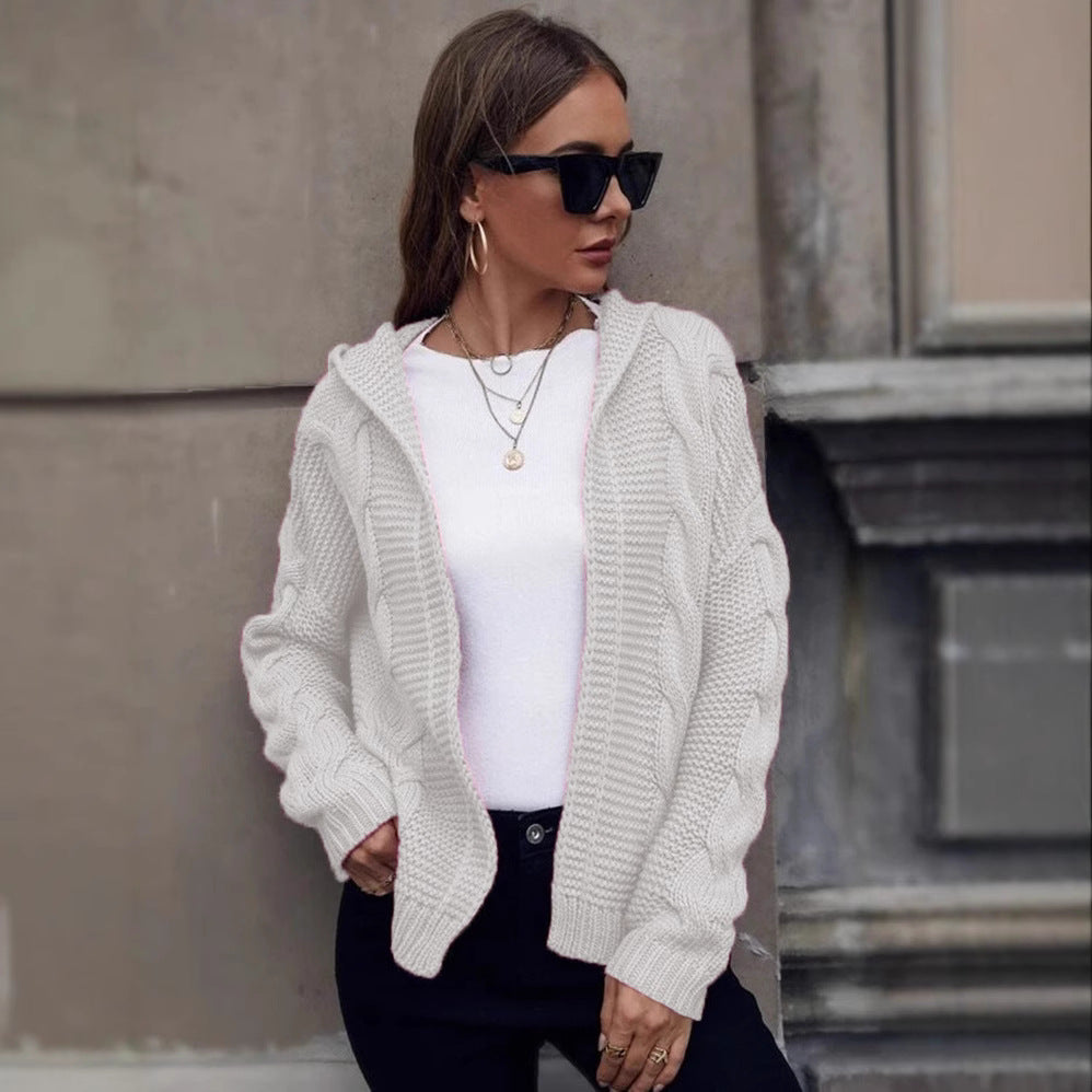 Damen Grobstrickjacke mit Kapuze und aufwendigem Zopfmuster EB