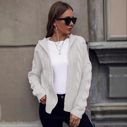 Damen Grobstrickjacke mit Kapuze und aufwendigem Zopfmuster EB