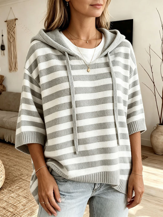 Damen Lässiger gestreifter Kapuzen-Poncho aus weichem Feinstrick mit halblangen Ärmeln EB