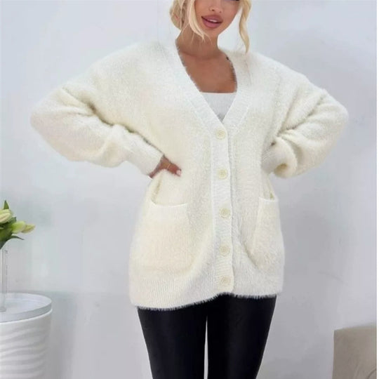 Damen Flauschiger Oversize-Knopfcardigan mit tiefem V‑Ausschnitt und aufgesetzten Taschen EB