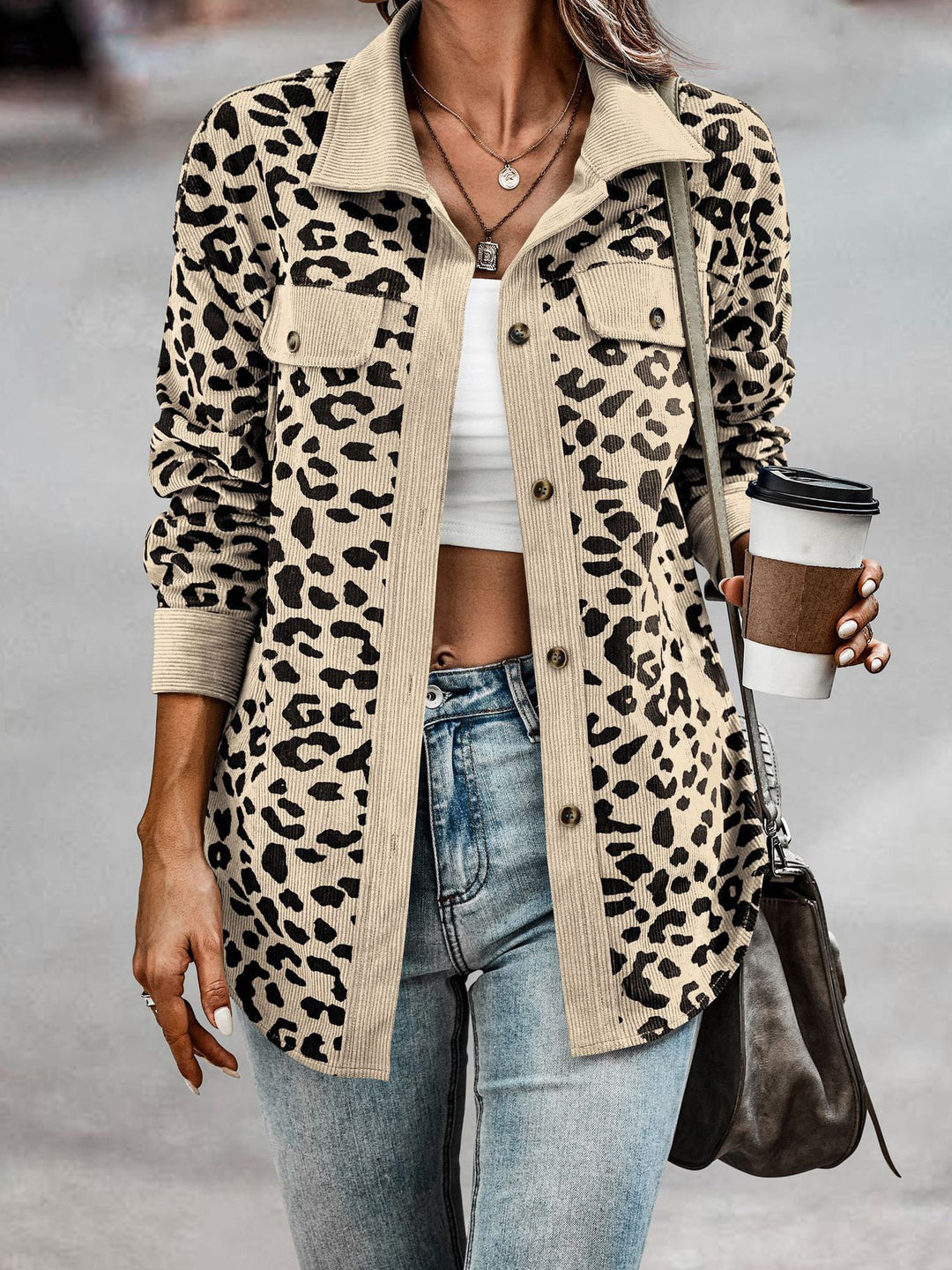Damen Freizeitjacke mit strukturiertem Leopardenmuster und praktischen Taschen EB