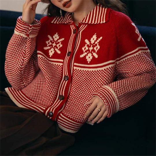 Damen Strickjacke mit festlichem Motiv und praktischen Taschen EB